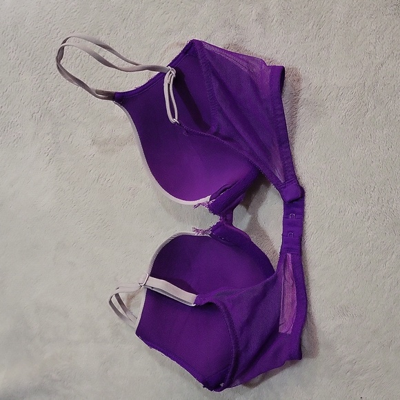 Victoria's Secret Bra - Picture 5 of 10